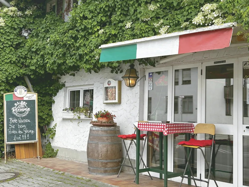 Café und Restaurant im Sauerlacher Ortskern
